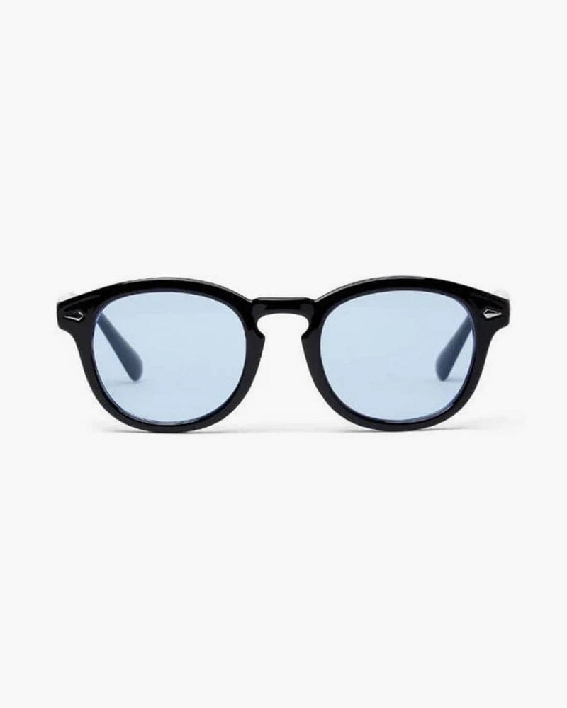 Getönte Brille mit altem Geld
